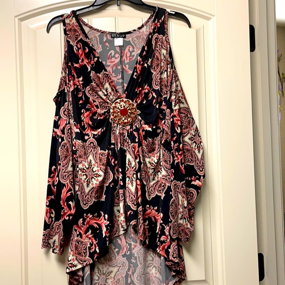 Venus Brand Cold Shoulder LS Top - Picture 2 of 7